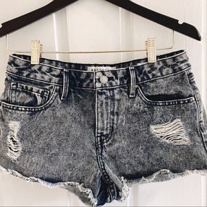 Jean shorts with rips